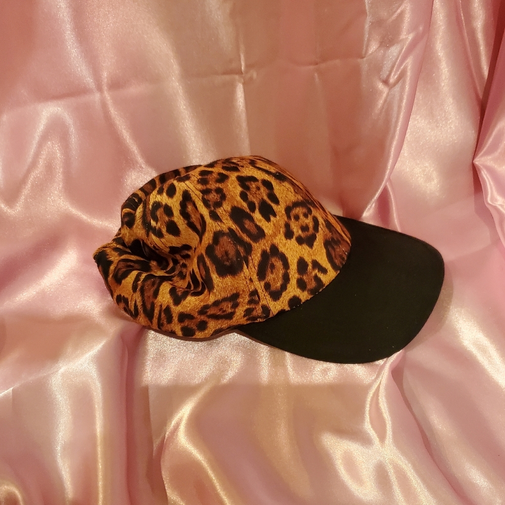 Jessica Simpson cheetah hat
